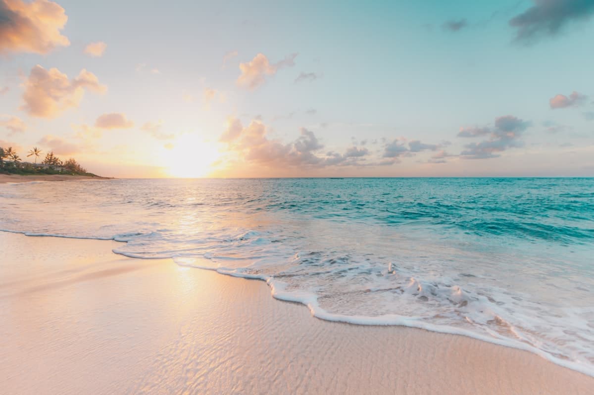 Beneficios del yoga en la playa